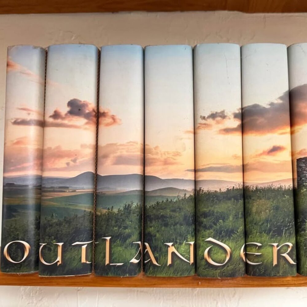 OUTLANDER COLLECTOR'S EDITION OF ALL 8 BOOKS NEW!
